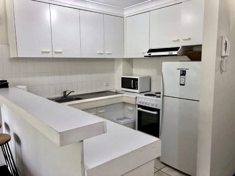 Standard Apartment, 1 Bedroom, Garden Area | Private kitchen | Fridge, microwave, oven, stovetop