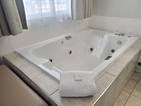 Studio Suite, 1 King Bed, Non Smoking | Private spa tub