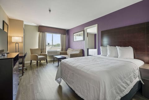 Family Suite, Multiple Beds, Non Smoking | Premium bedding, desk, blackout drapes, iron/ironing board