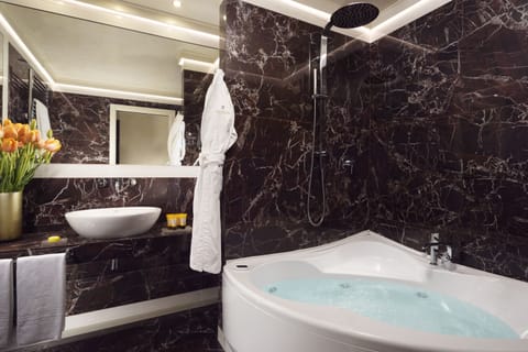 Junior Superior Suite | Bathroom | Rainfall showerhead, designer toiletries, hair dryer, bathrobes