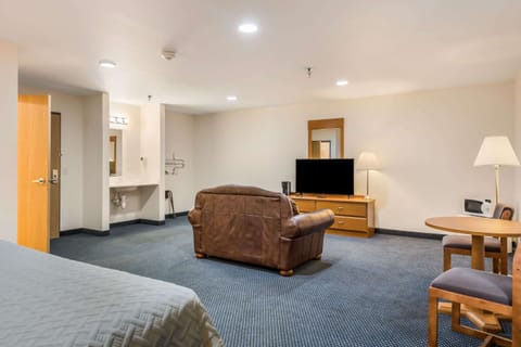 Suite, 1 King Bed, Accessible, Non Smoking | Premium bedding, desk, blackout drapes, iron/ironing board