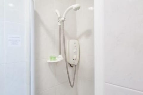 Free cribs/infant beds, bed sheets