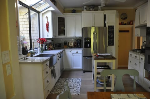 Perfect kitchen with brand new quartzite counters, tile, sink and cooktop!