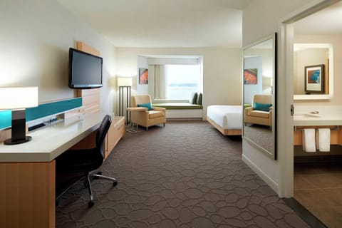 Room, 1 Queen Bed, View | Premium bedding, pillowtop beds, in-room safe, desk