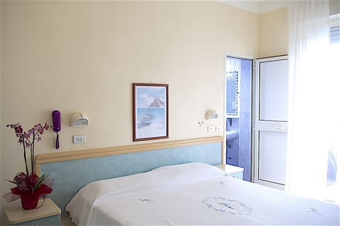 In-room safe, desk, free WiFi, wheelchair access