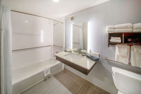 Room, 2 Queen Beds, Accessible, Non Smoking (Tub with Grab Bars) | Accessible bathroom