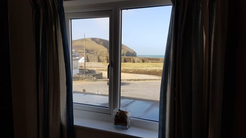 Landing window views