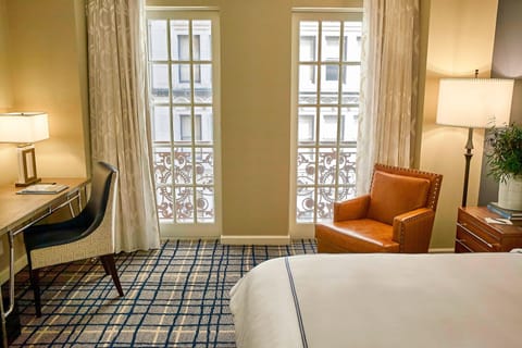 Deluxe Room, 1 King Bed | Hypo-allergenic bedding, down comforters, pillowtop beds, minibar