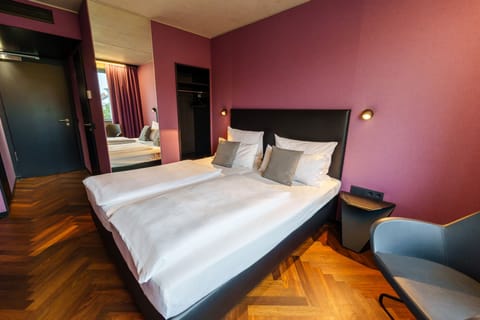 Comfort Double Room | Hypo-allergenic bedding, soundproofing, iron/ironing board, free WiFi