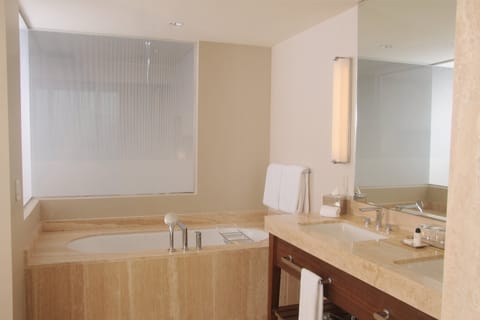 Grand Suite, 1 Bedroom, Non Smoking, Golf View | Bathroom | Designer toiletries, hair dryer, bathrobes, slippers