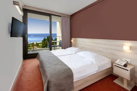 Superior Room, Balcony, Sea View | In-room safe, desk, blackout drapes, free WiFi