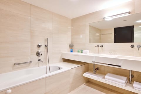 Suite, Balcony, Sea View | Bathroom | Free toiletries, hair dryer, towels