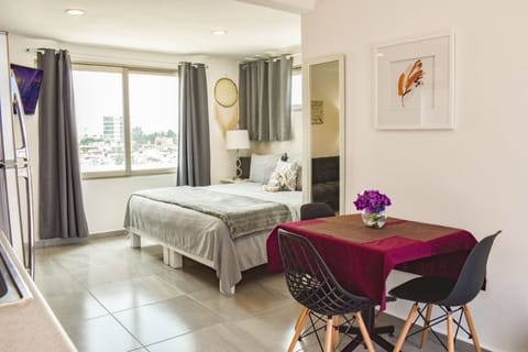 Comfort Studio Suite, 1 King Bed, Terrace, Sea View (Balcony) | Dining room