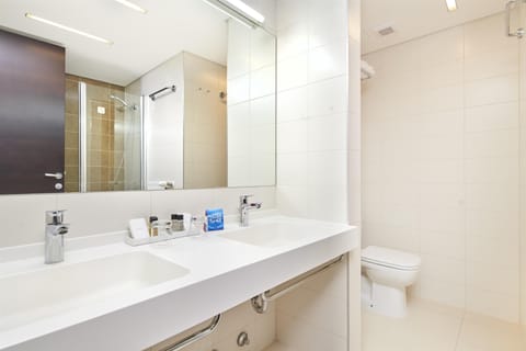 Bathtub, free toiletries, hair dryer, towels