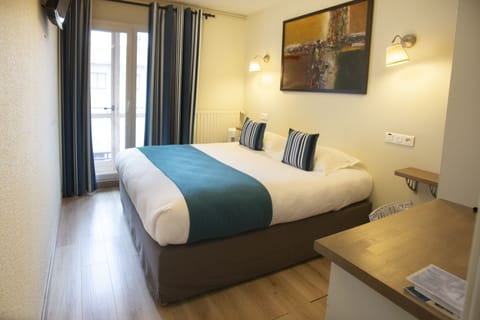 Comfort Double Room | Premium bedding, Select Comfort beds, desk, soundproofing