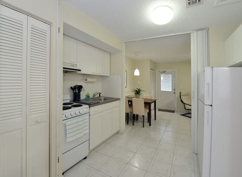 Suite, 1 Bedroom (Monaco) | Private kitchen | Fridge, microwave, stovetop, coffee/tea maker