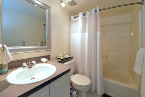 Suite, 1 Bedroom (New York) | Bathroom | Combined shower/tub, free toiletries, hair dryer, towels