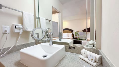 Junior Suite, 2 Double Beds, Non Smoking, Kitchenette | Bathroom | Shower, rainfall showerhead, free toiletries, hair dryer