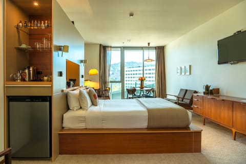 Premium Double Room, 1 King Bed, Balcony, City View | Hypo-allergenic bedding, minibar, in-room safe, desk