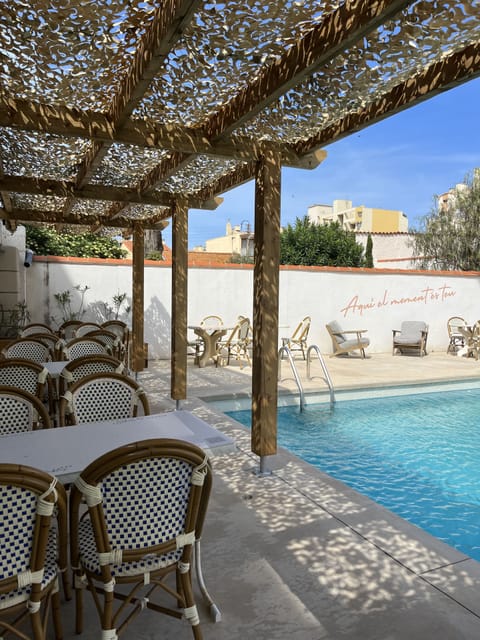 Seasonal outdoor pool, sun loungers