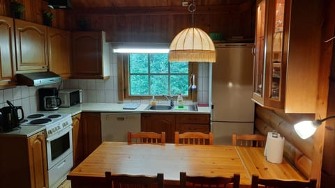 Cottage, 3 Bedrooms, Sauna, Slope side (Sleeping Loft ) | Private kitchen | Full-size fridge, microwave, oven, stovetop