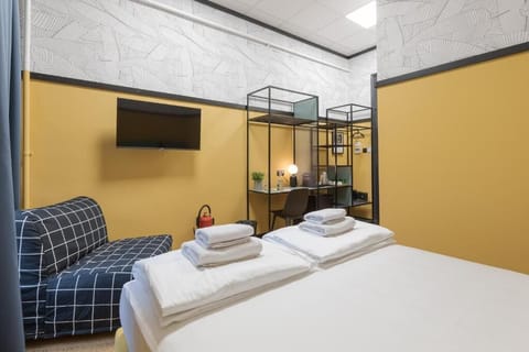 Double or Triple private room - Ilica street 44 | Soundproofing, iron/ironing board, free WiFi, bed sheets