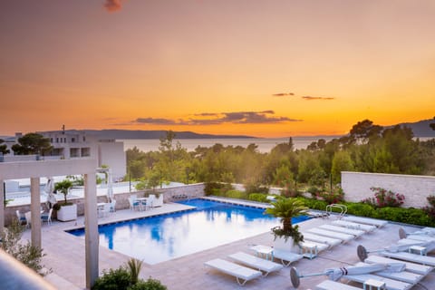 Outdoor pool, pool umbrellas, sun loungers