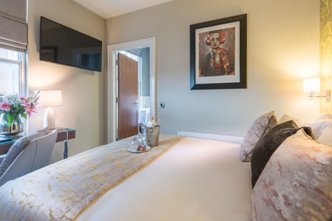 Premium Double Room | Premium bedding, in-room safe, desk, iron/ironing board