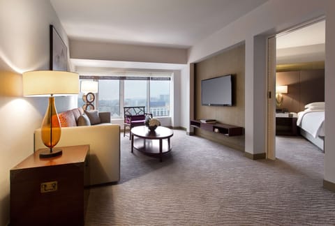 Grand Suite, 1 King Bed | In-room safe, desk, laptop workspace, blackout drapes