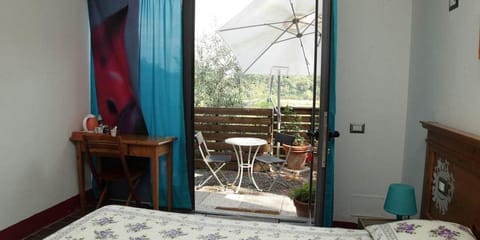 Classic Double Room | 1 bedroom, desk, blackout drapes, soundproofing