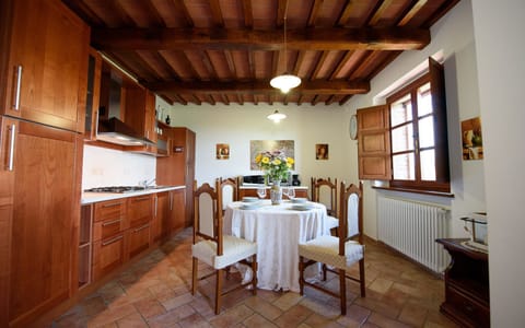 Apartment, 4 Bedrooms | In-room dining