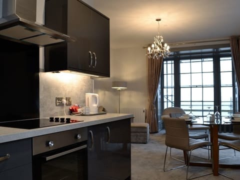 Luxury Apartment, 1 King Bed, Sea View | Private kitchen | Electric kettle