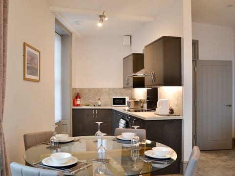 Luxury Apartment, 1 King Bed, Sea View | Private kitchen | Electric kettle