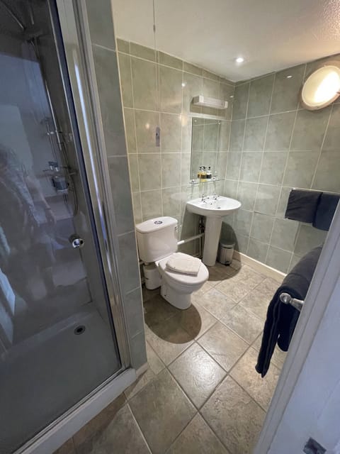 Classic Double Room, 1 Double Bed, Ensuite (Number 1) | Bathroom | Shower, free toiletries, hair dryer, towels