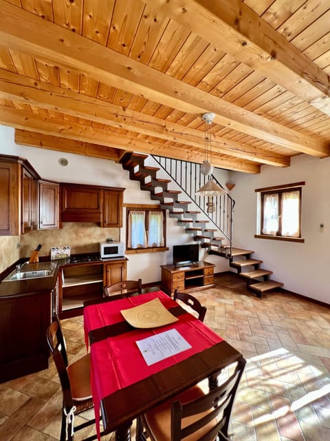 Romantic Duplex | Living area