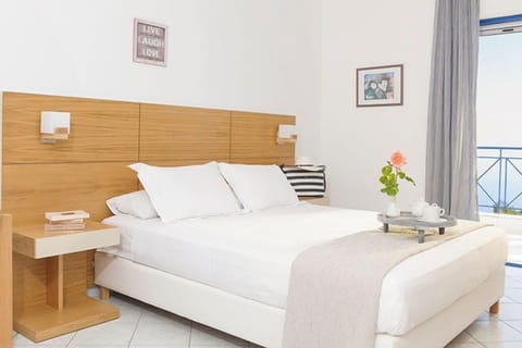 Double Room, Sea View | Free WiFi, bed sheets