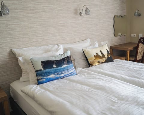 Superior Double or Twin Room | Desk, soundproofing, free WiFi, bed sheets