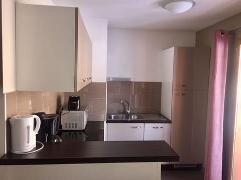 Apartment, 1 Bedroom 4 pers. | Private kitchenette | Fridge, oven, stovetop, dishwasher