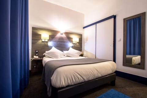 Superior Double Room, 1 Double Bed | Desk, soundproofing, free WiFi, bed sheets