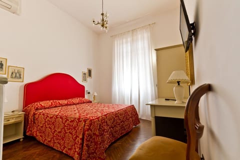 Standard Double Room, Sea View | Minibar, in-room safe, desk, iron/ironing board