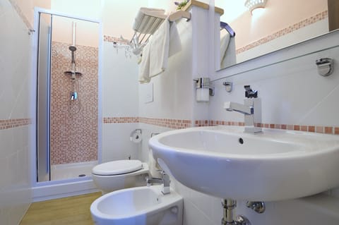 Panoramic Double Room, 1 King Bed, Non Smoking | Bathroom | Shower, free toiletries, hair dryer, bidet