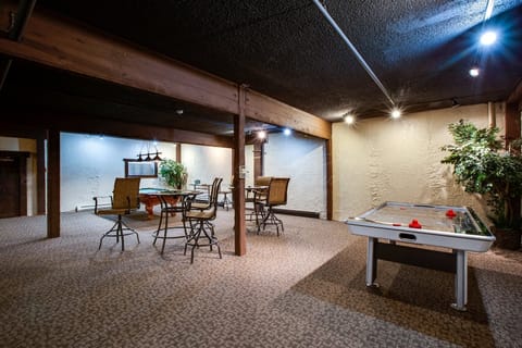 Studio | Game room