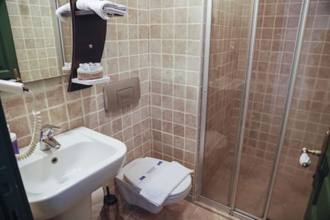 Standard Double or Twin Room | Bathroom | Shower, free toiletries, hair dryer, slippers