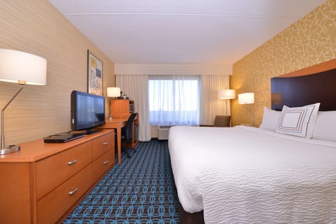 Room, 1 King Bed | Premium bedding, desk, laptop workspace, blackout drapes