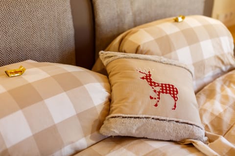 Deluxe Apartment, 2 Bedrooms, Mountain View (Hochfelln) | Premium bedding, in-room safe, individually decorated