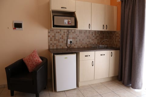 Self-Catering Room | Private kitchenette | Fridge, microwave, stovetop, coffee/tea maker