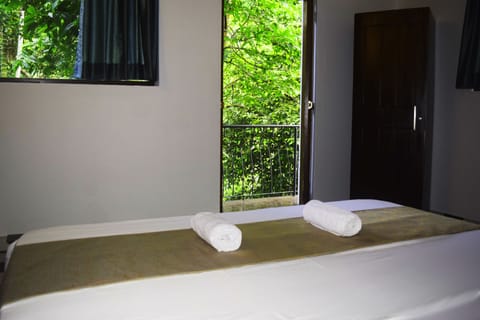 Triple Room with Balcony | 1 bedroom, desk, free WiFi