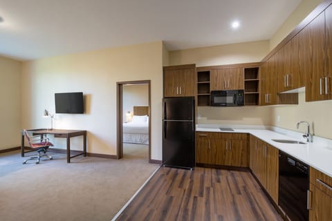 Suite, 1 Bedroom | Premium bedding, in-room safe, desk, laptop workspace