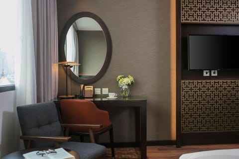 Deluxe Twin Room | 1 bedroom, premium bedding, minibar, in-room safe