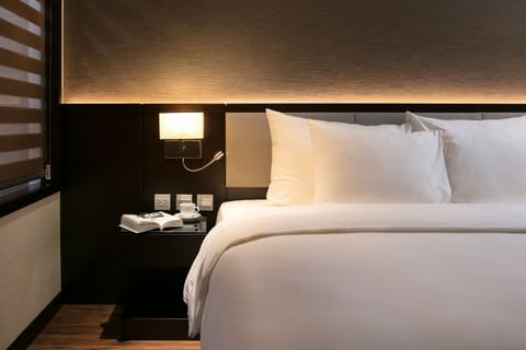 Premium Room | 1 bedroom, premium bedding, minibar, in-room safe